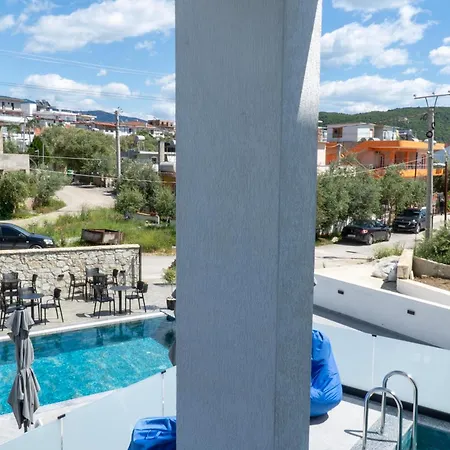 Private Pool 1
